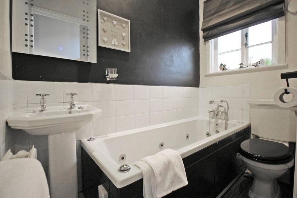 In The Heart Of Chester, Historical & Stylish Eksteriør billede